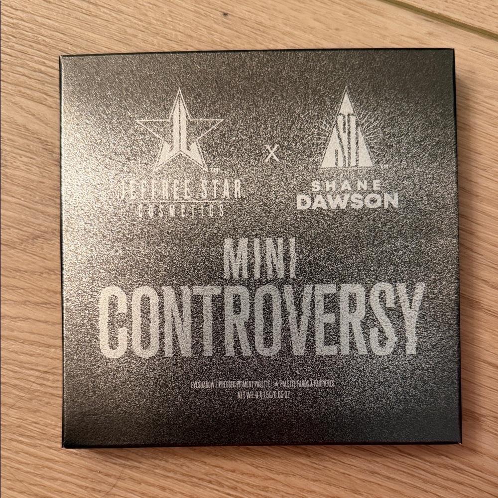 Jeffree Star Mini Controversy Palette - Silver and Black